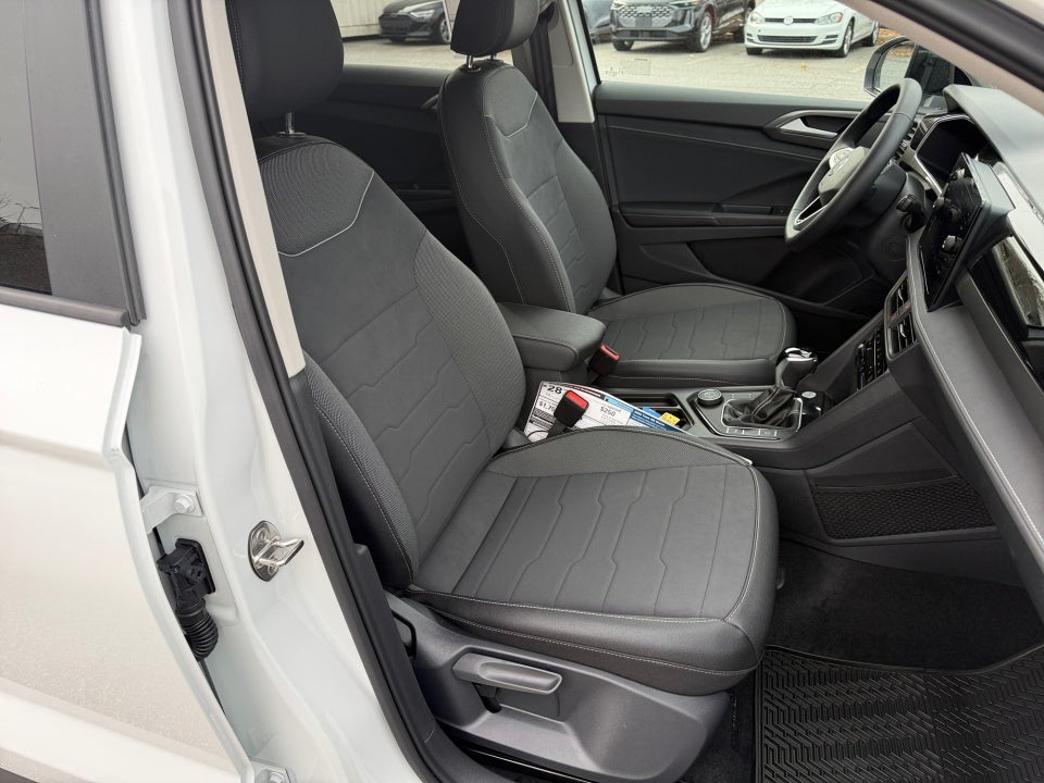 2026 Volkswagen Taos SE Black