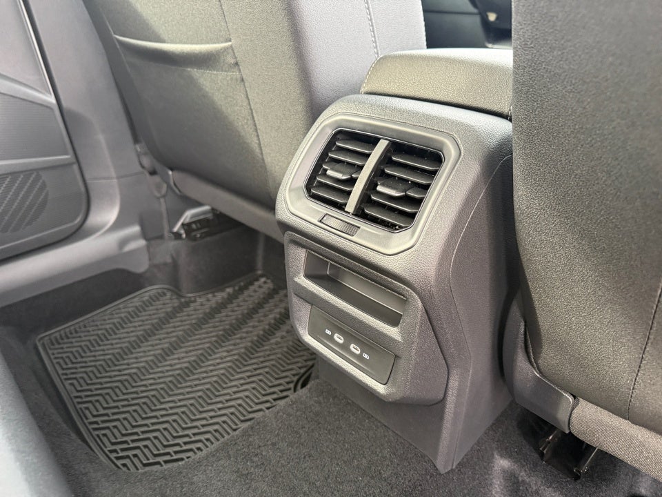 2026 Volkswagen Taos SE Black