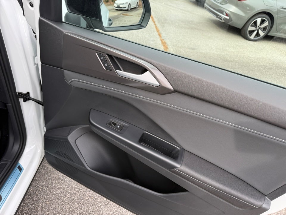 2026 Volkswagen Taos SE Black