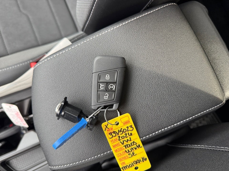 2026 Volkswagen Taos SE Black