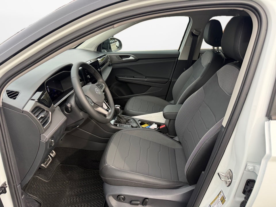 2026 Volkswagen Taos SE Black