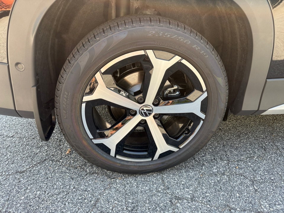 2025 Volkswagen Tiguan 2.0T SE