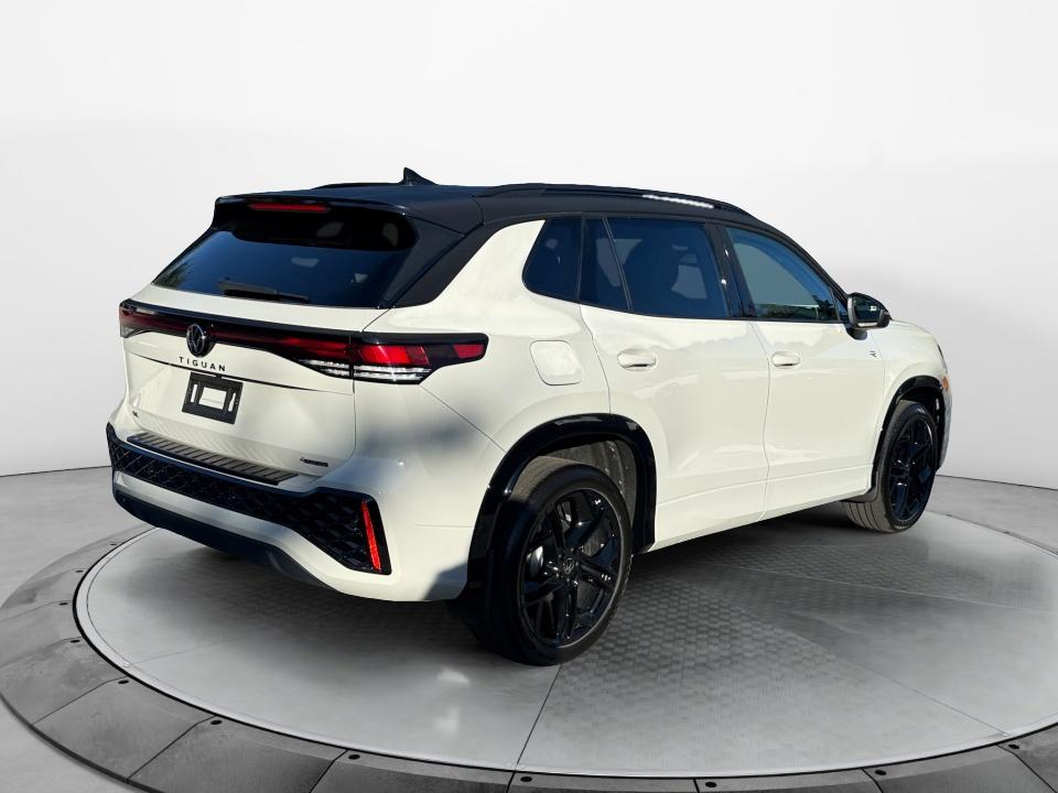 2026 Volkswagen Tiguan SE R-Line Black