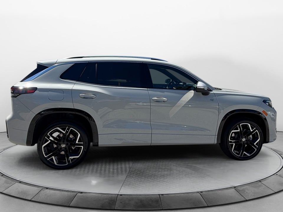 2026 Volkswagen Tiguan SEL R-Line Turbo