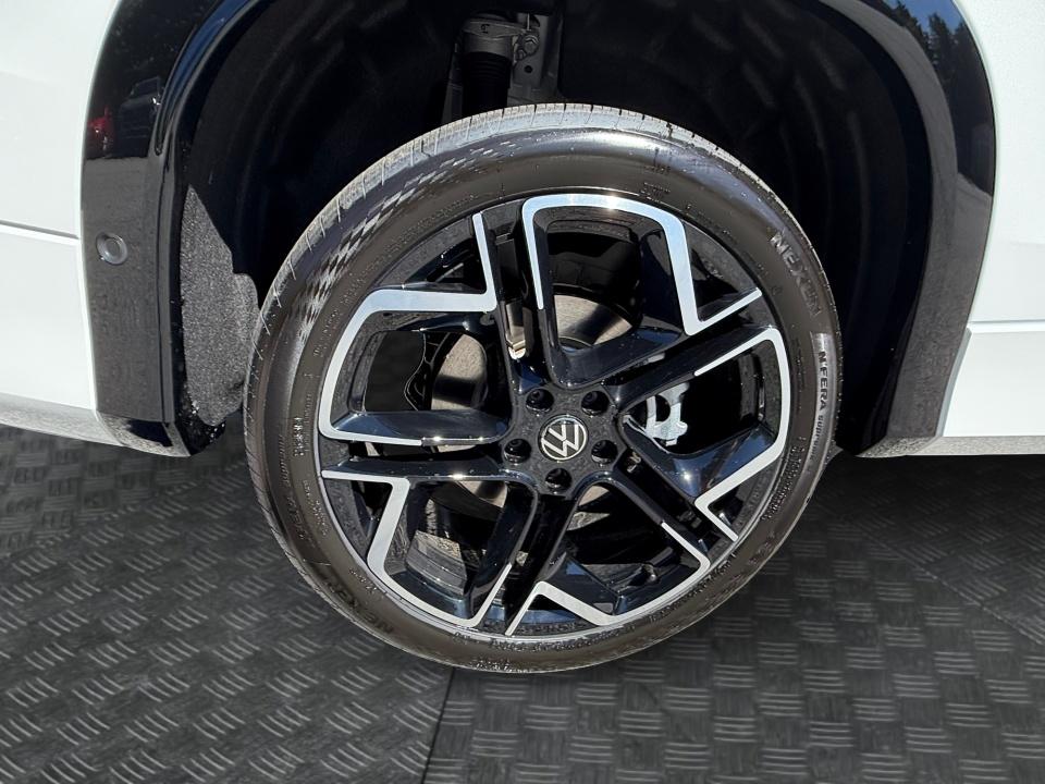 2026 Volkswagen Tiguan SEL R-Line Turbo