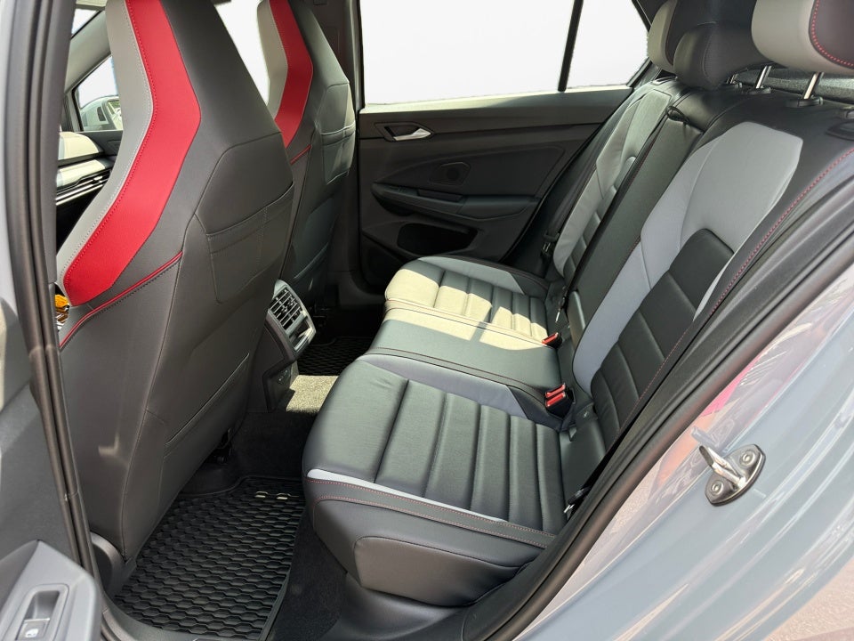 2025 Volkswagen Golf GTI 2.0T SE