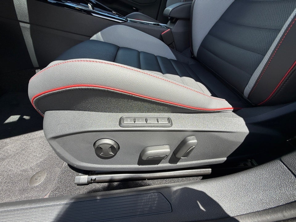 2025 Volkswagen Golf GTI 2.0T SE