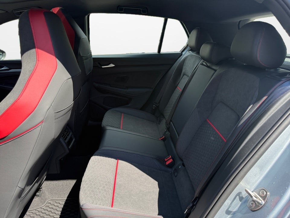 2025 Volkswagen Golf GTI 2.0T SE