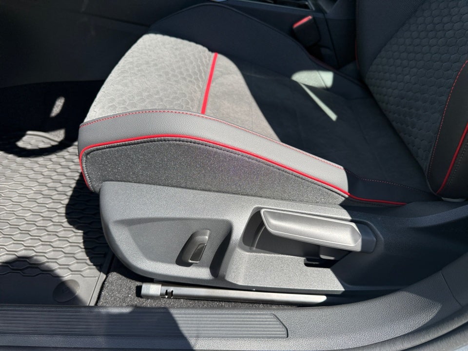 2025 Volkswagen Golf GTI 2.0T SE