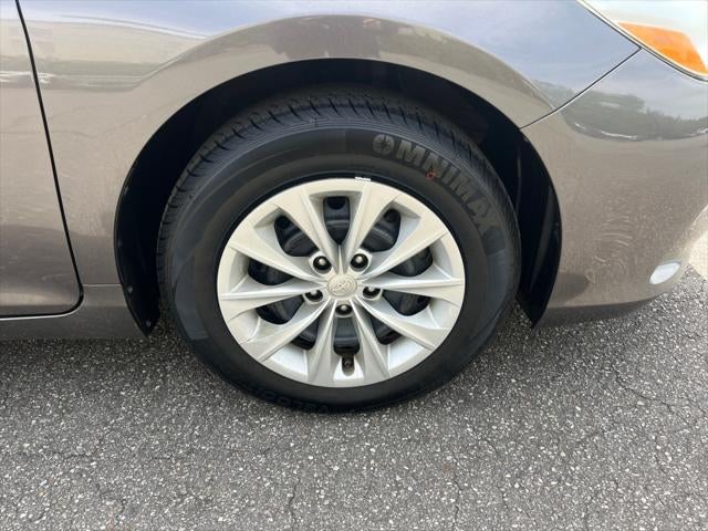 2015 Toyota CAMRY LE