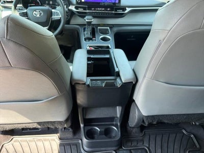 2025 Toyota Sienna XLE