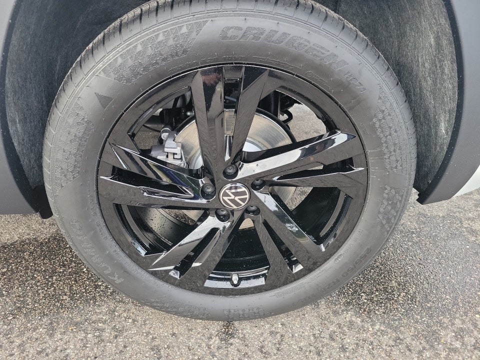 2026 Volkswagen Atlas Cross Sport 2.0T SEL R-Line Black