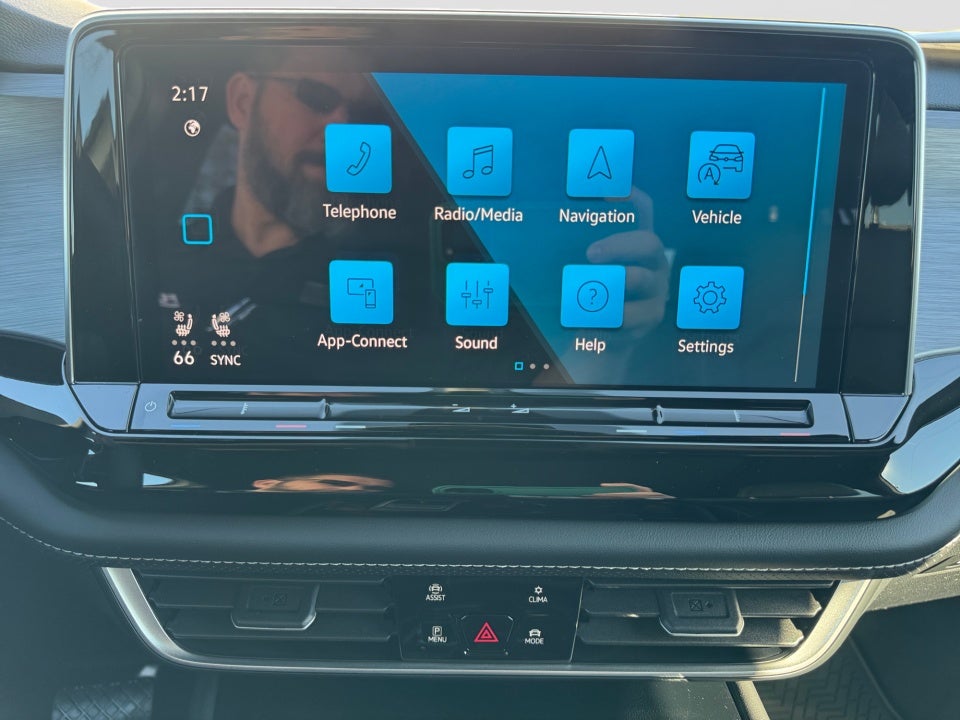 2026 Volkswagen Atlas Cross Sport 2.0T SE w/Technology