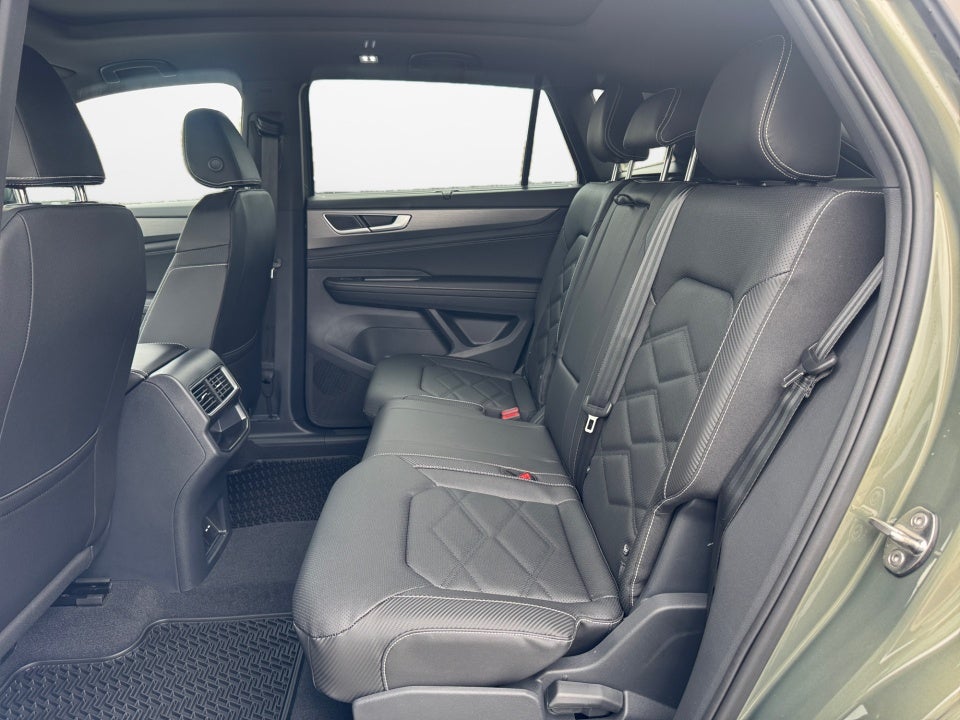 2026 Volkswagen Atlas Cross Sport SE with Technology