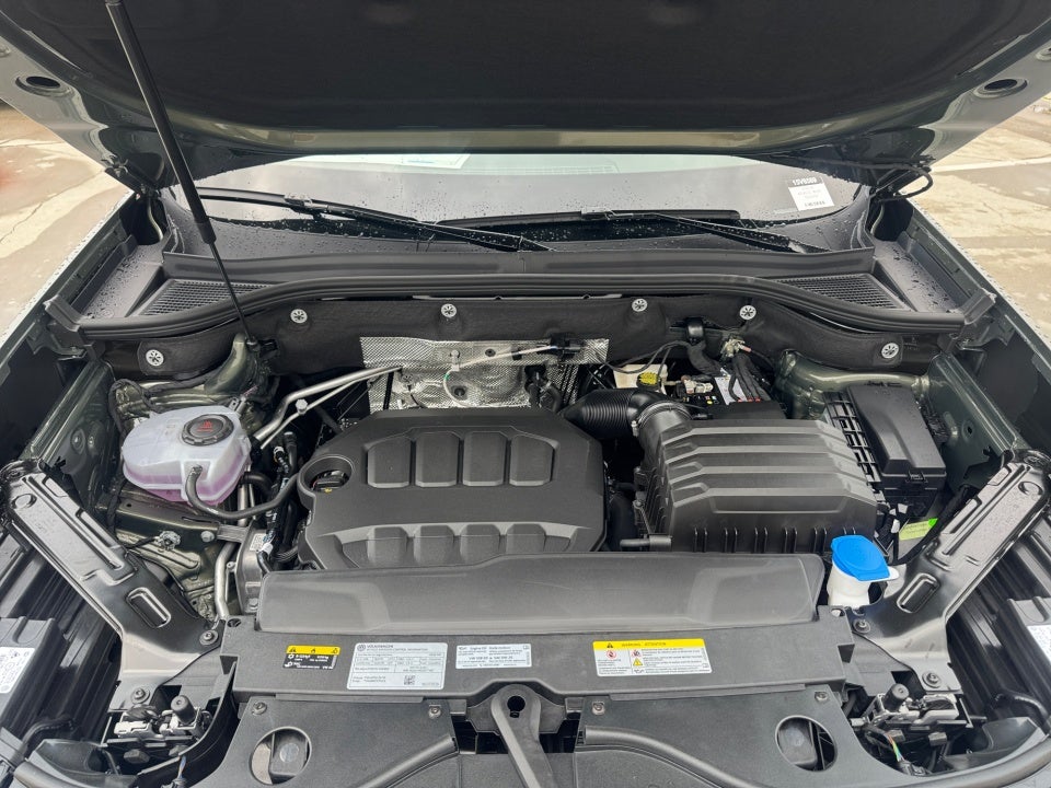 2026 Volkswagen Atlas Cross Sport SE with Technology