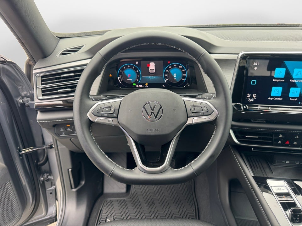 2025 Volkswagen Atlas Cross Sport 2.0T SE w/Technology