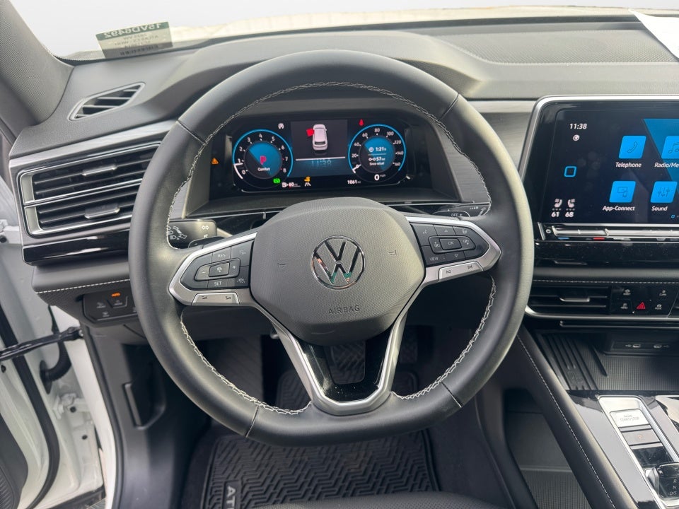 2025 Volkswagen Atlas Cross Sport 2.0T SE w/Technology