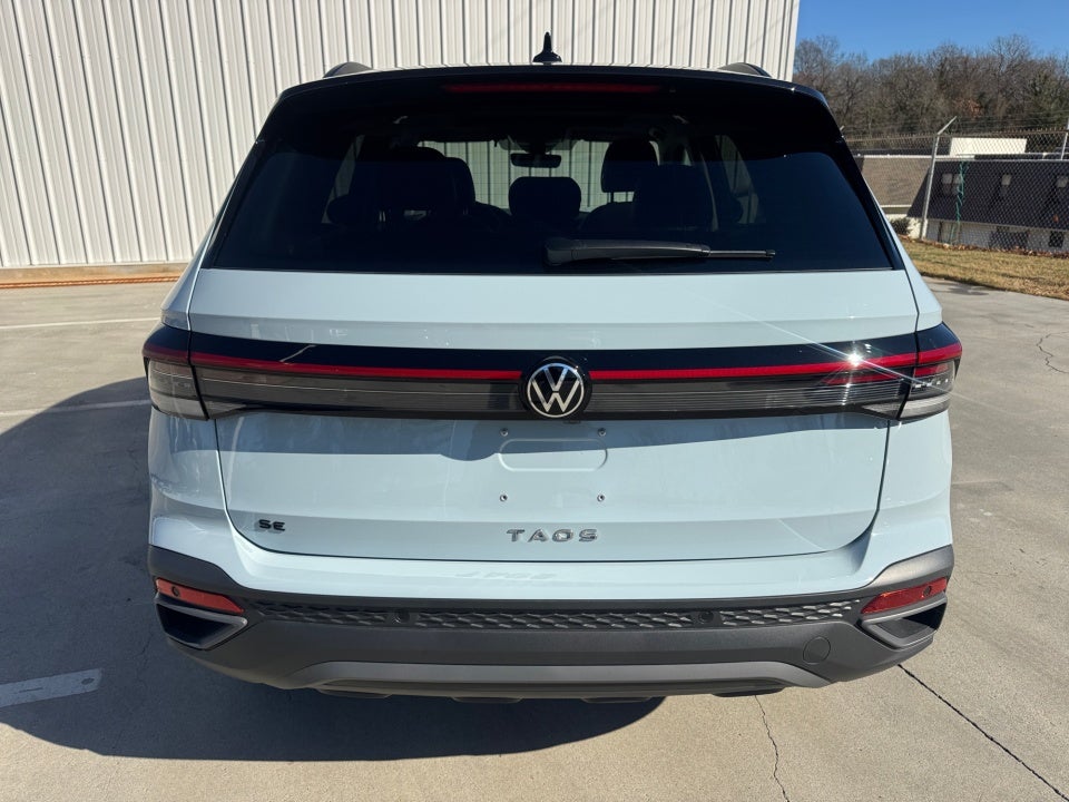 2026 Volkswagen Taos SE Black