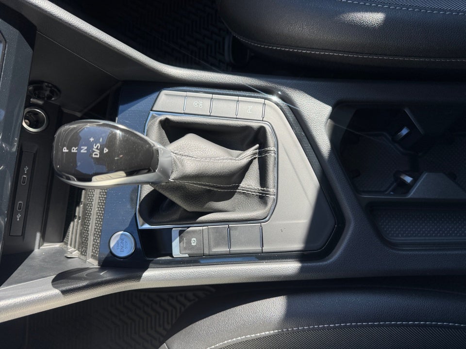 2026 Volkswagen Taos SE Black