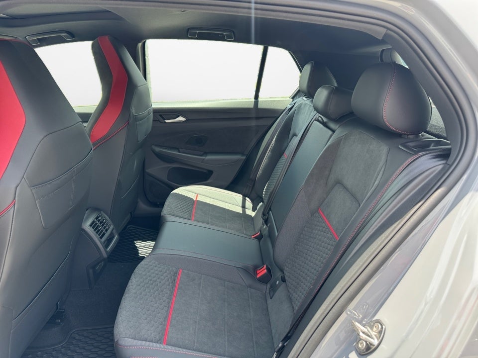 2025 Volkswagen Golf GTI 2.0T SE