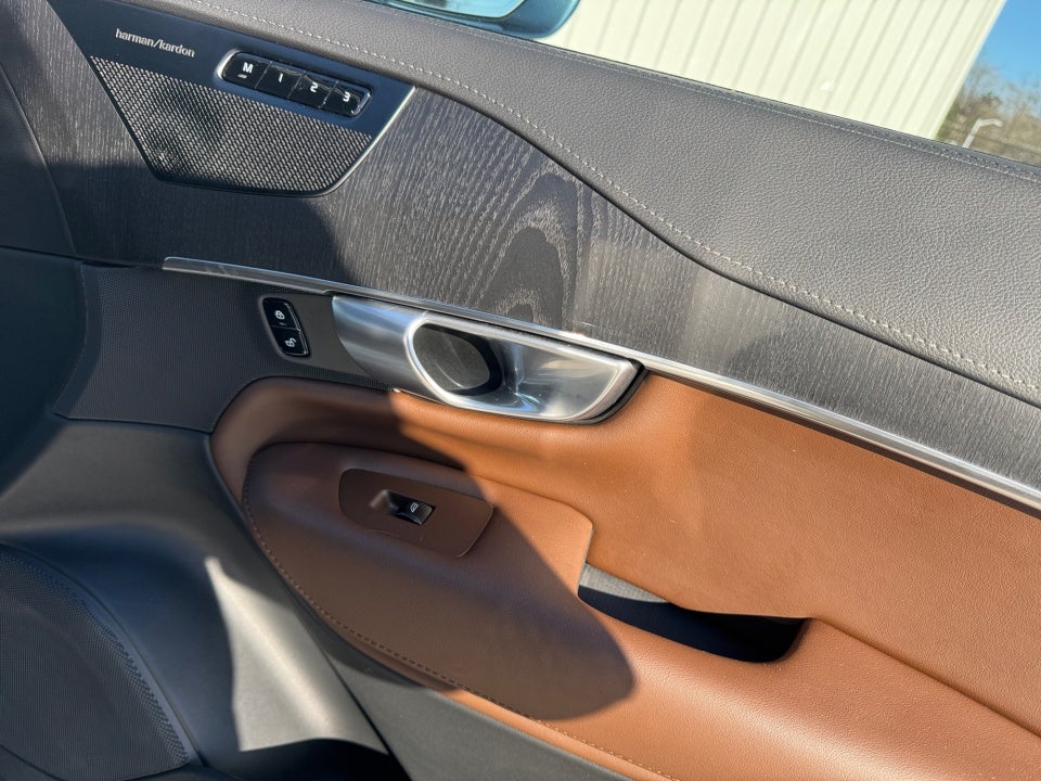 2024 Volvo XC90 B6 Ultimate Bright Theme 7-Seater