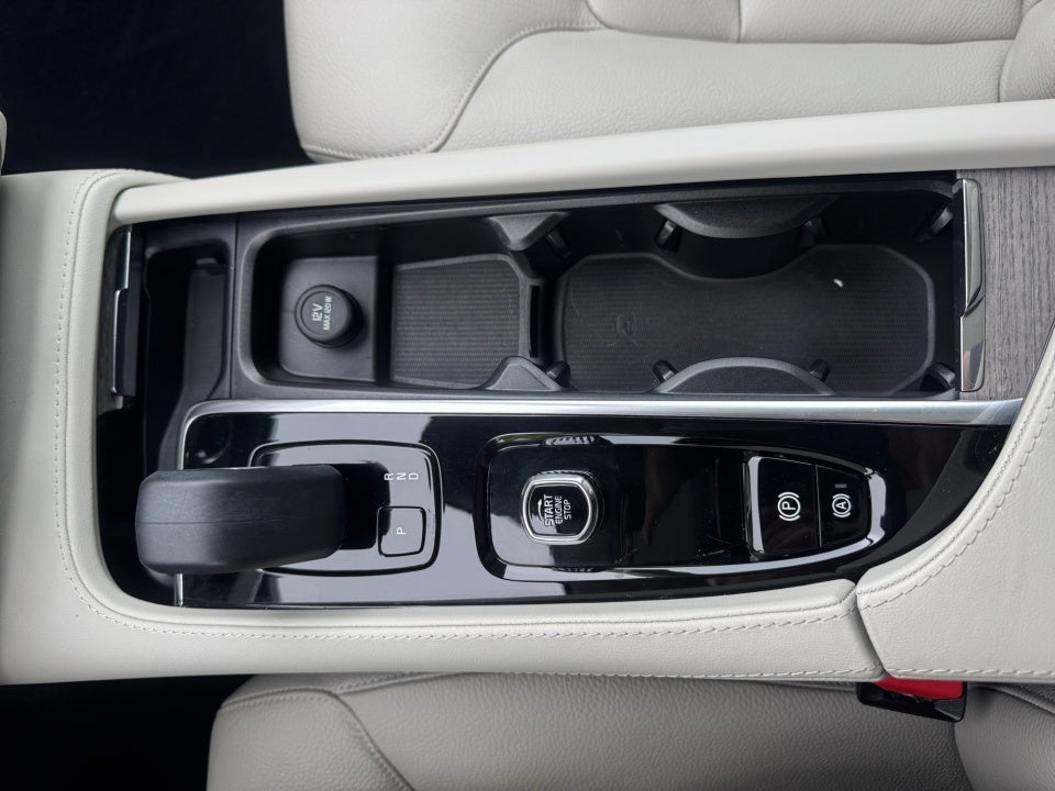 2023 Volvo XC90 B5 Plus