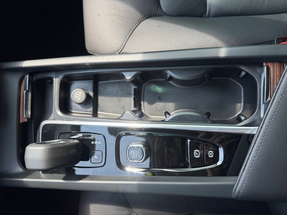 2025 Volvo V60 Cross Country Plus, B5 AWD Gas (mild hybrid)