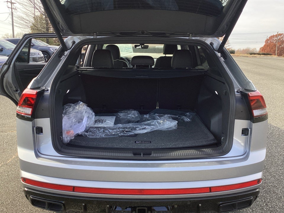 2026 Volkswagen Atlas Cross Sport 2.0T SEL R-Line Black