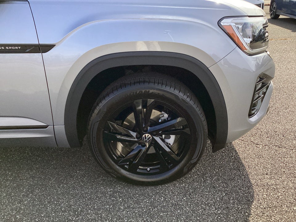 2026 Volkswagen Atlas Cross Sport 2.0T SEL R-Line Black