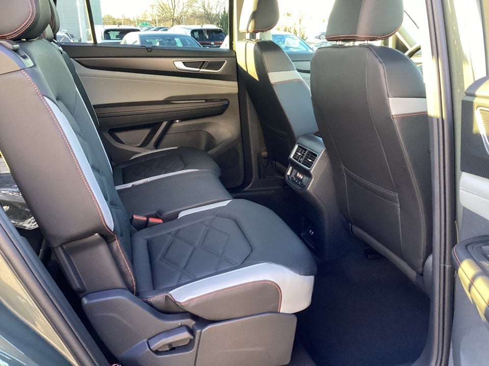 2026 Volkswagen Atlas Peak Edition