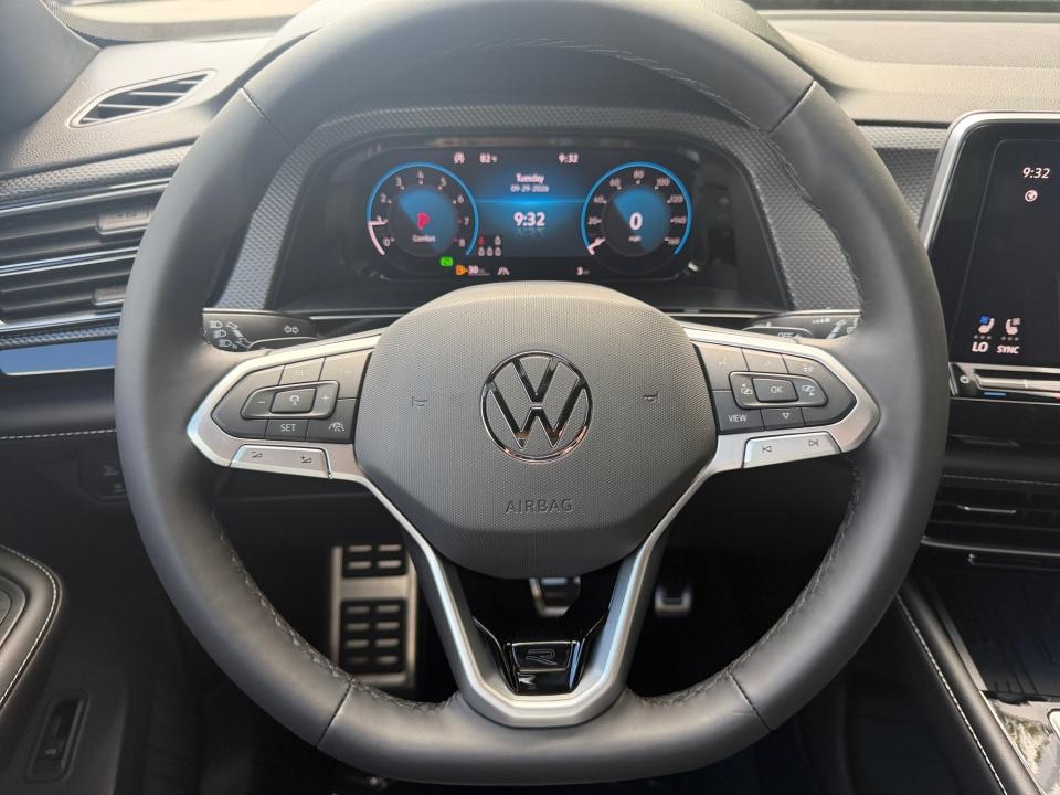 2026 Volkswagen Atlas Cross Sport 2.0T SEL Premium R-Line