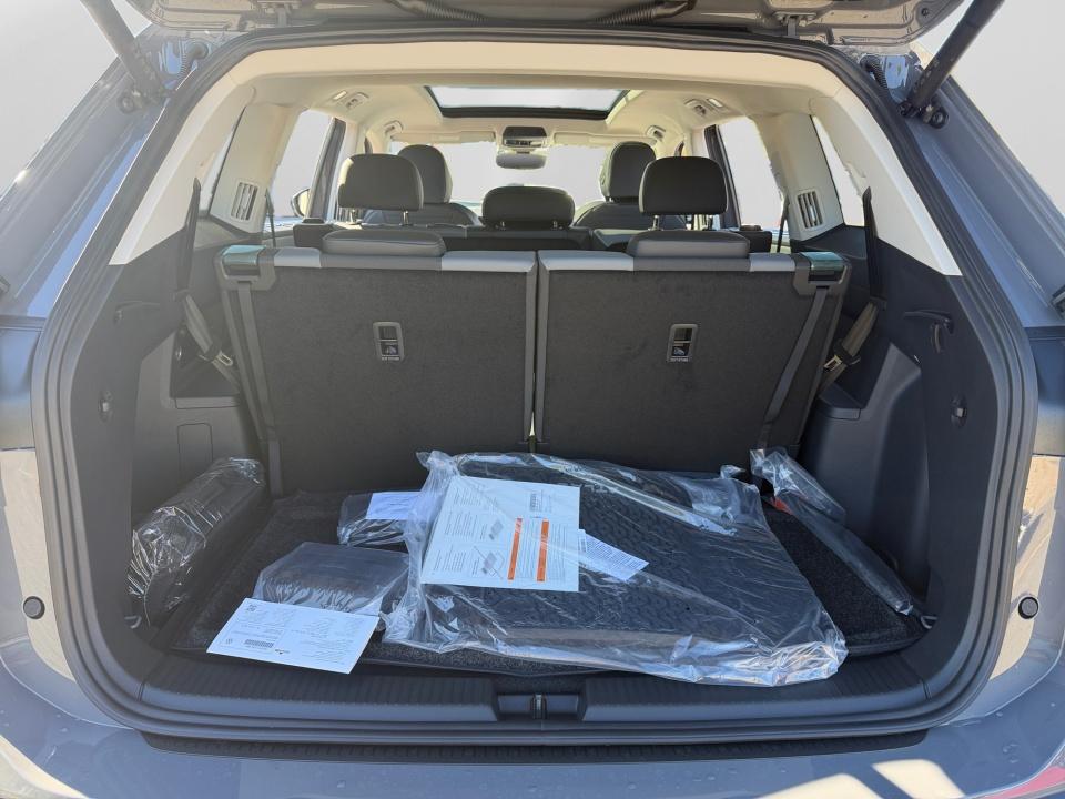 2027 Volkswagen Atlas SE w/Technology