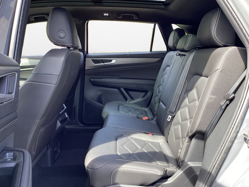 2026 Volkswagen Atlas Cross Sport SE with Technology