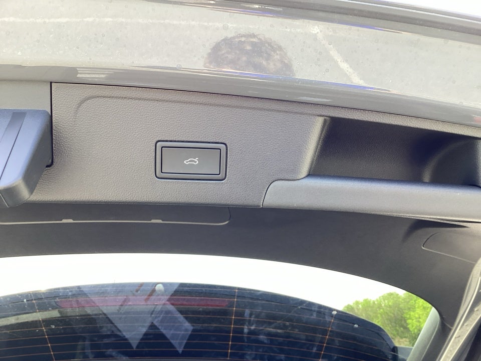 2026 Volkswagen Atlas Cross Sport SE with Technology