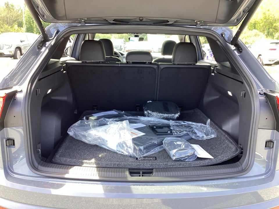 2026 Volkswagen Atlas Cross Sport SE with Technology