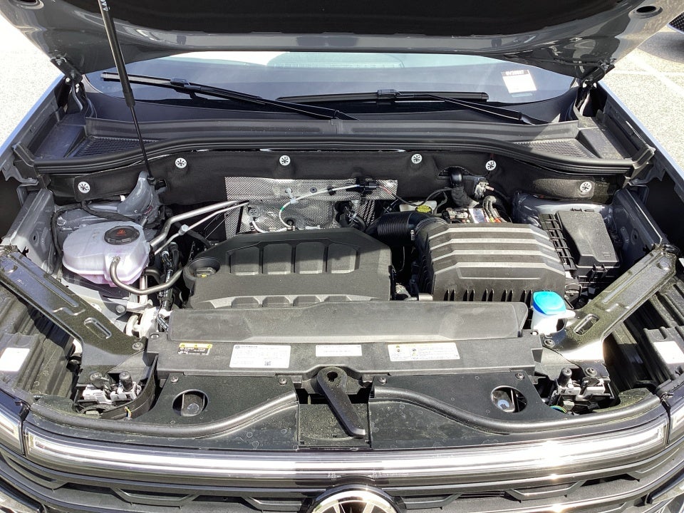 2026 Volkswagen Atlas Cross Sport SE with Technology