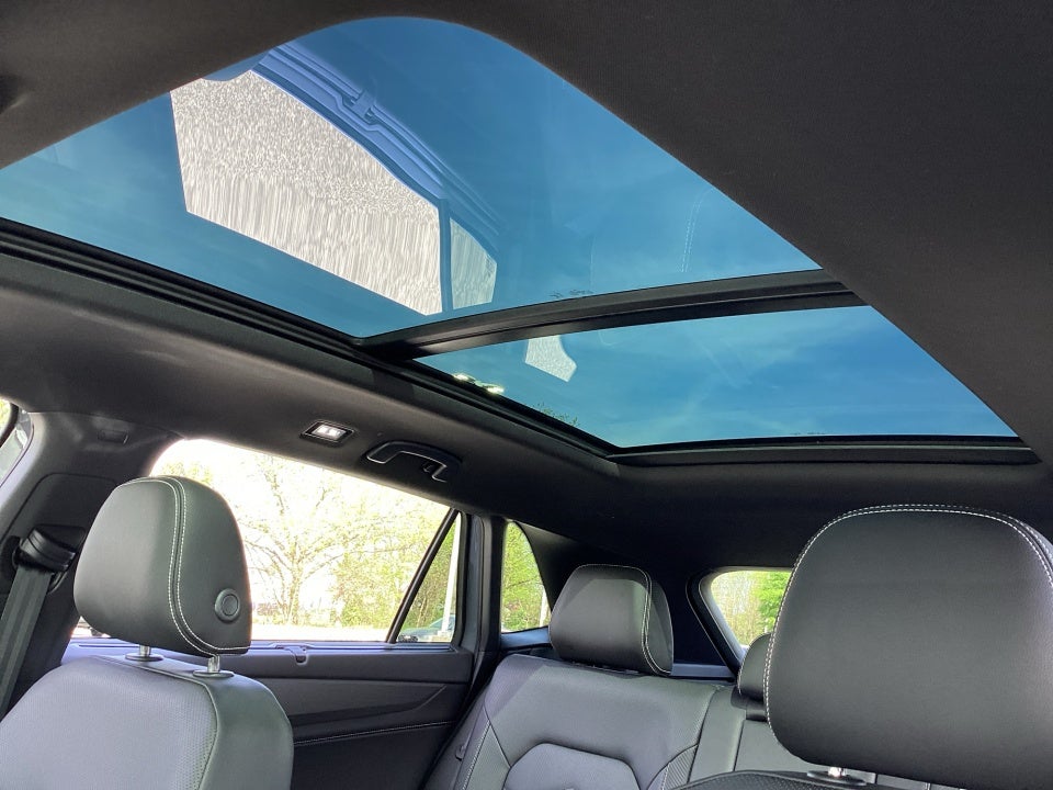 2026 Volkswagen Atlas Cross Sport SE with Technology