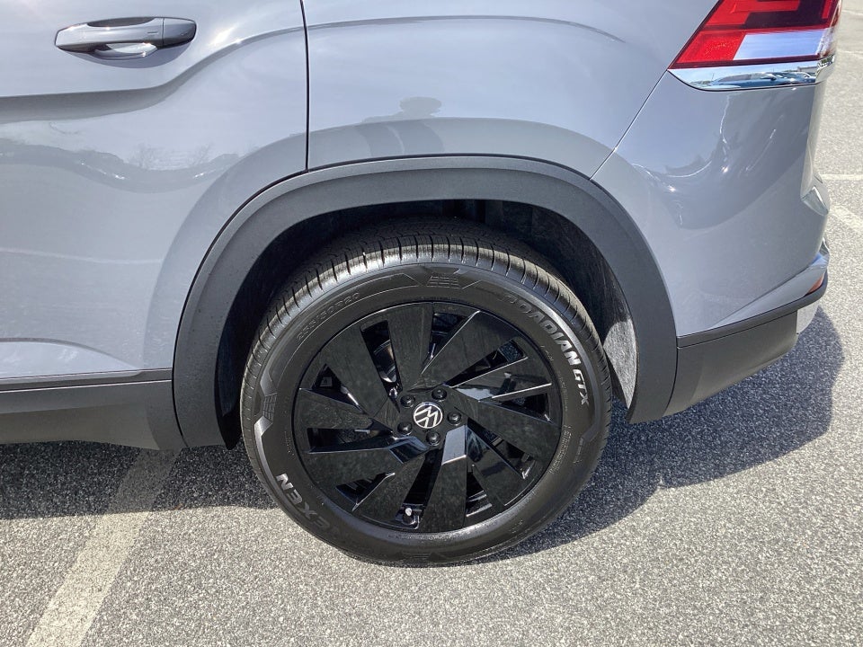 2026 Volkswagen Atlas Cross Sport SE with Technology