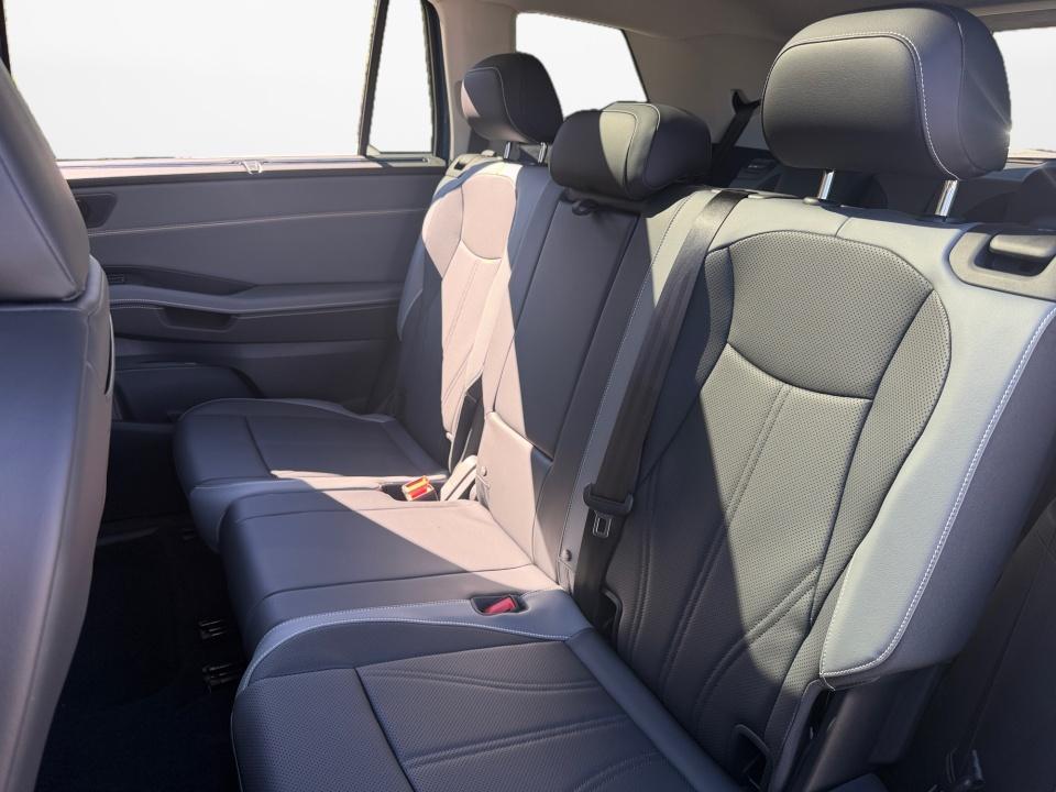 2027 Volkswagen Atlas SE w/Technology