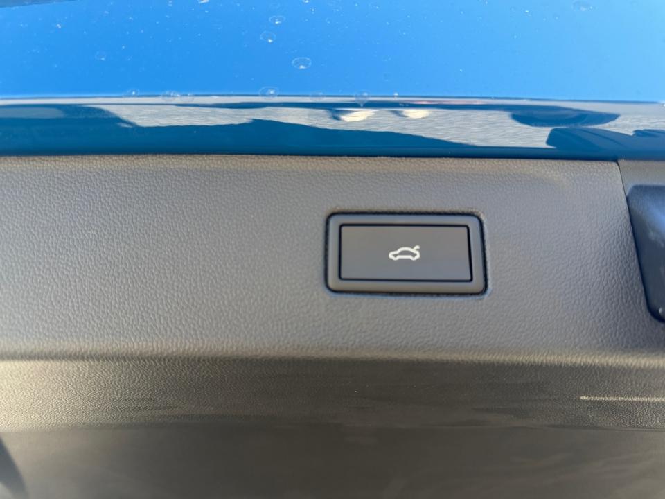 2027 Volkswagen Atlas SE w/Technology