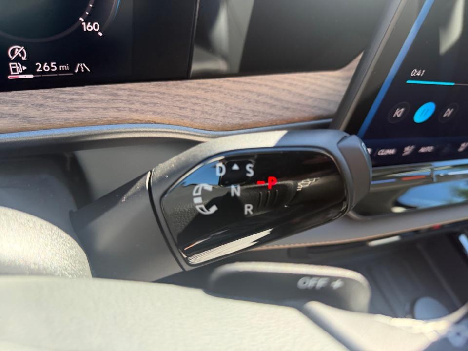 2027 Volkswagen Atlas SE w/Technology