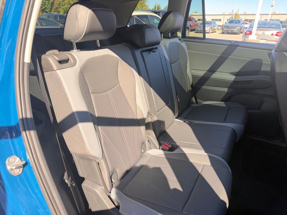 2027 Volkswagen Atlas SE w/Technology