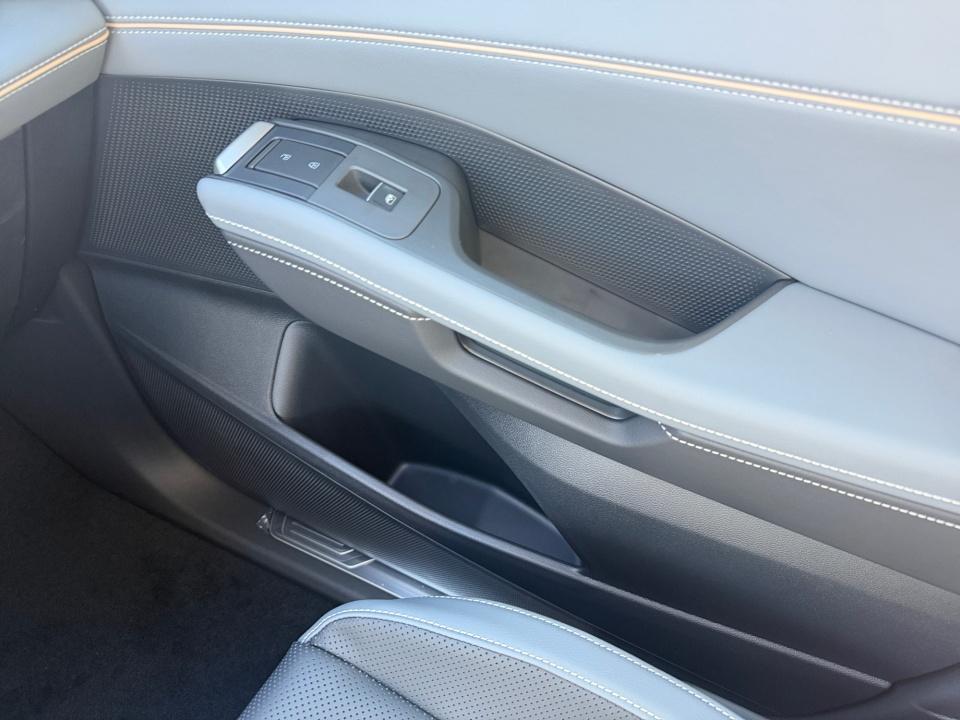 2027 Volkswagen Atlas SE w/Technology