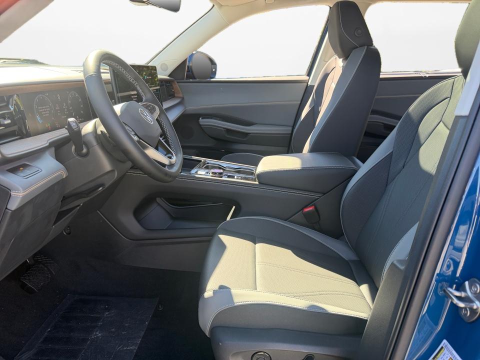 2027 Volkswagen Atlas SE w/Technology