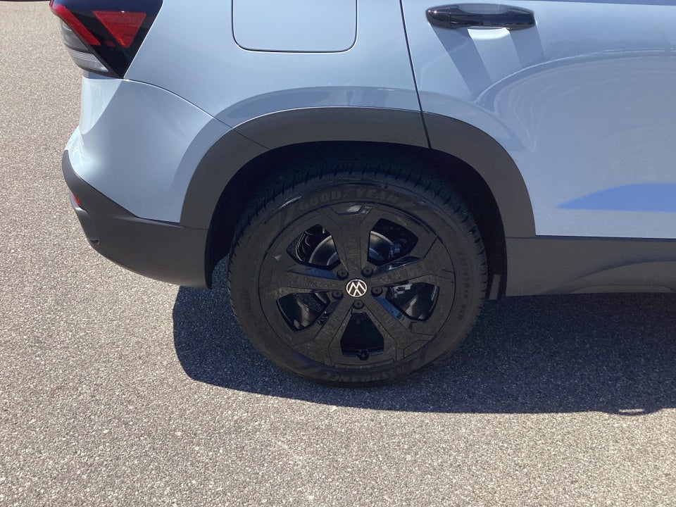 2026 Volkswagen Taos SE Black