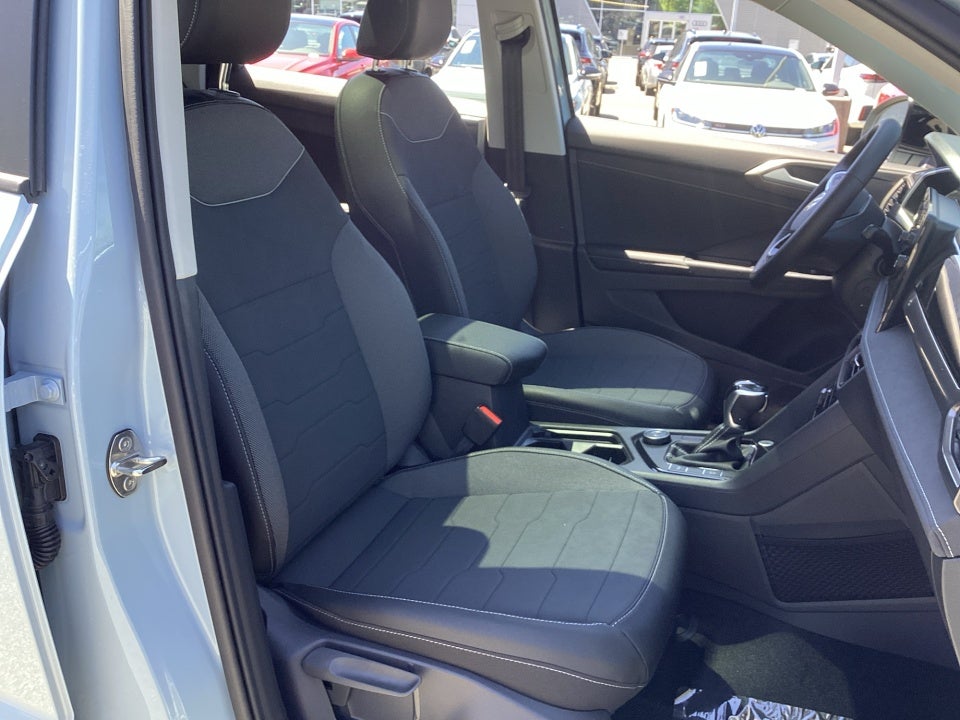 2026 Volkswagen Taos SE Black
