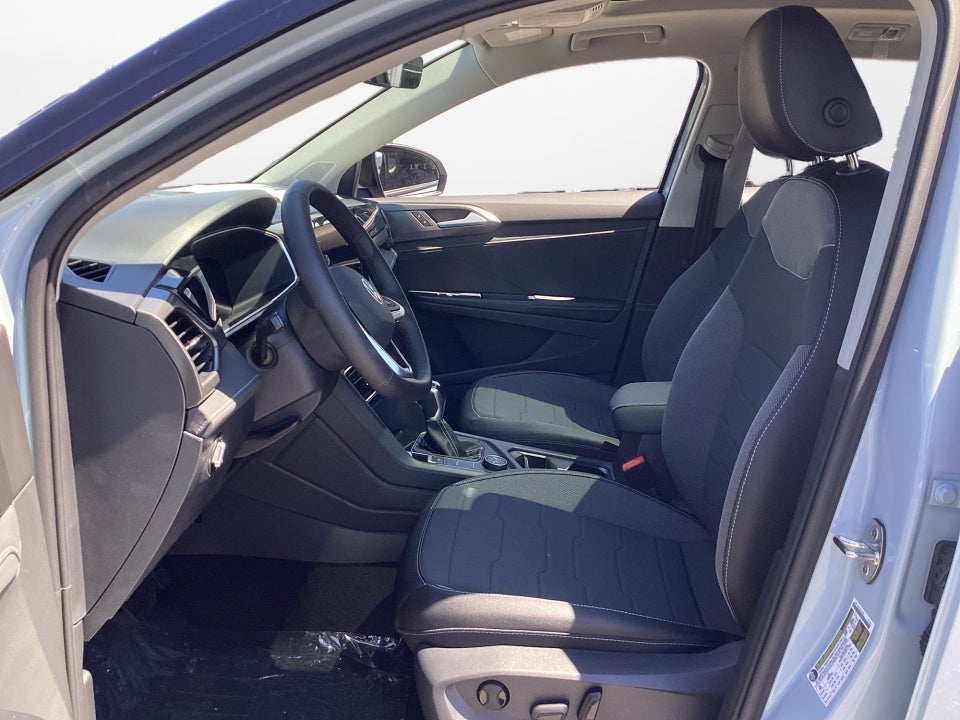 2026 Volkswagen Taos SE Black