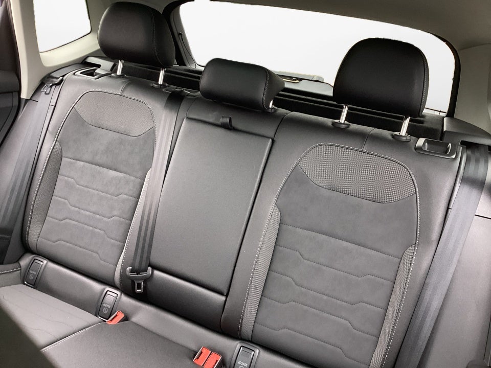 2026 Volkswagen Taos SE Black