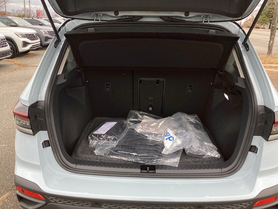 2026 Volkswagen Taos SE Black