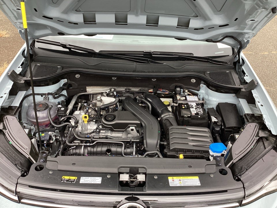 2026 Volkswagen Taos SE Black